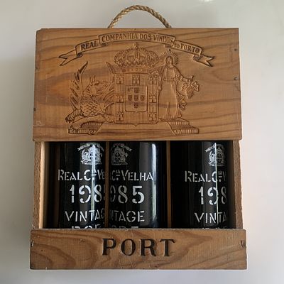 Tr&ecirc;s Garrafas Real Companhia Velha: Vintage 1985. Real Companhia Velha: Vintage 1985, vinho do 