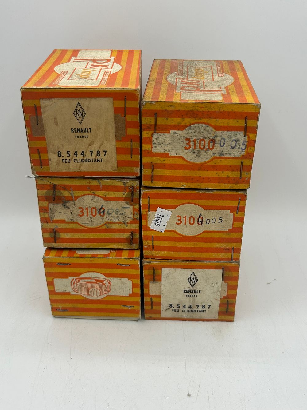 Lot 63: Boxed Vintage Renault Headlight Bulbs. (6)