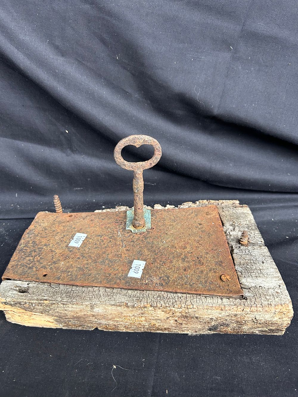 Lot 333: Large Antique Lock With Key 10" x 6".