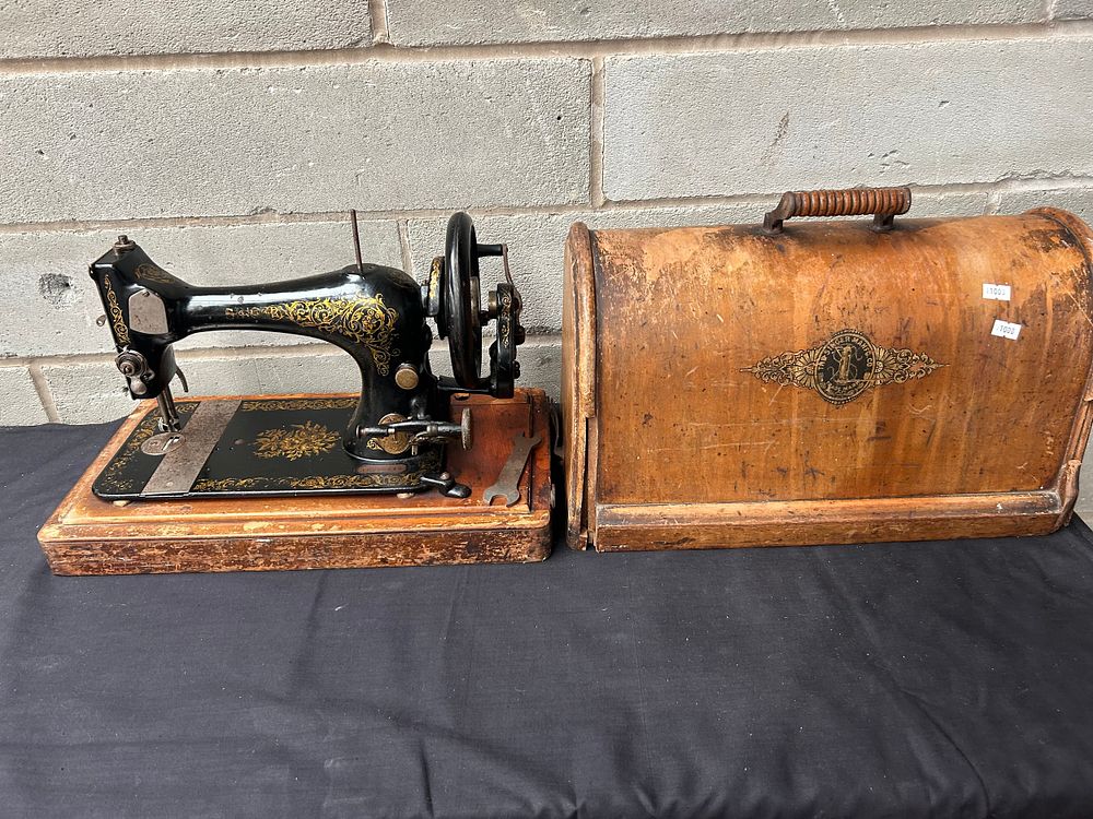 Lot 261: Cased Singer Sewing Machine.