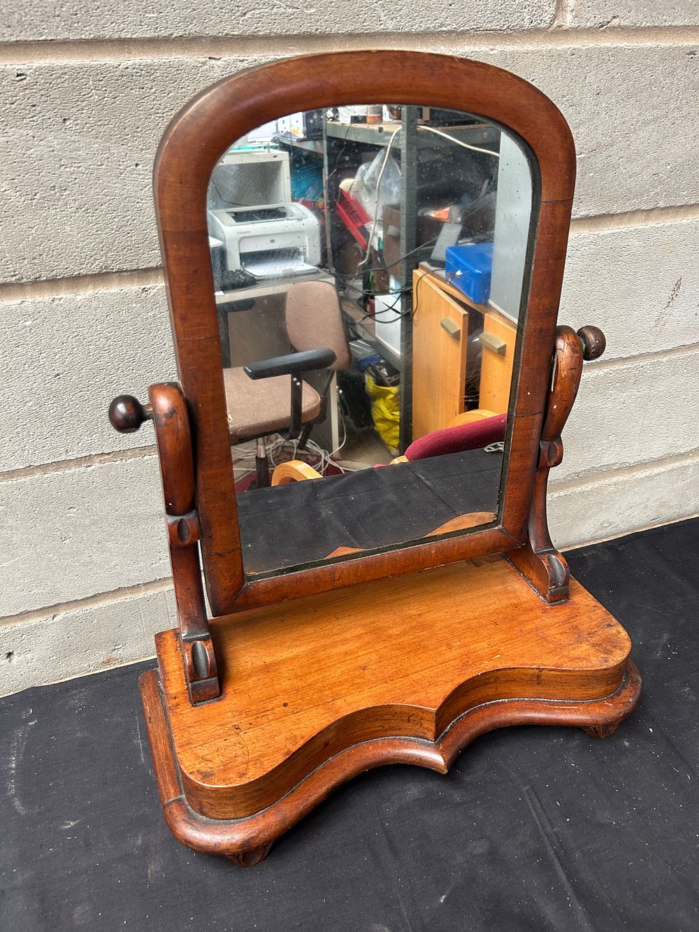 Lot 277: Wooden Dressing Table Mirror 16.5" x 21".