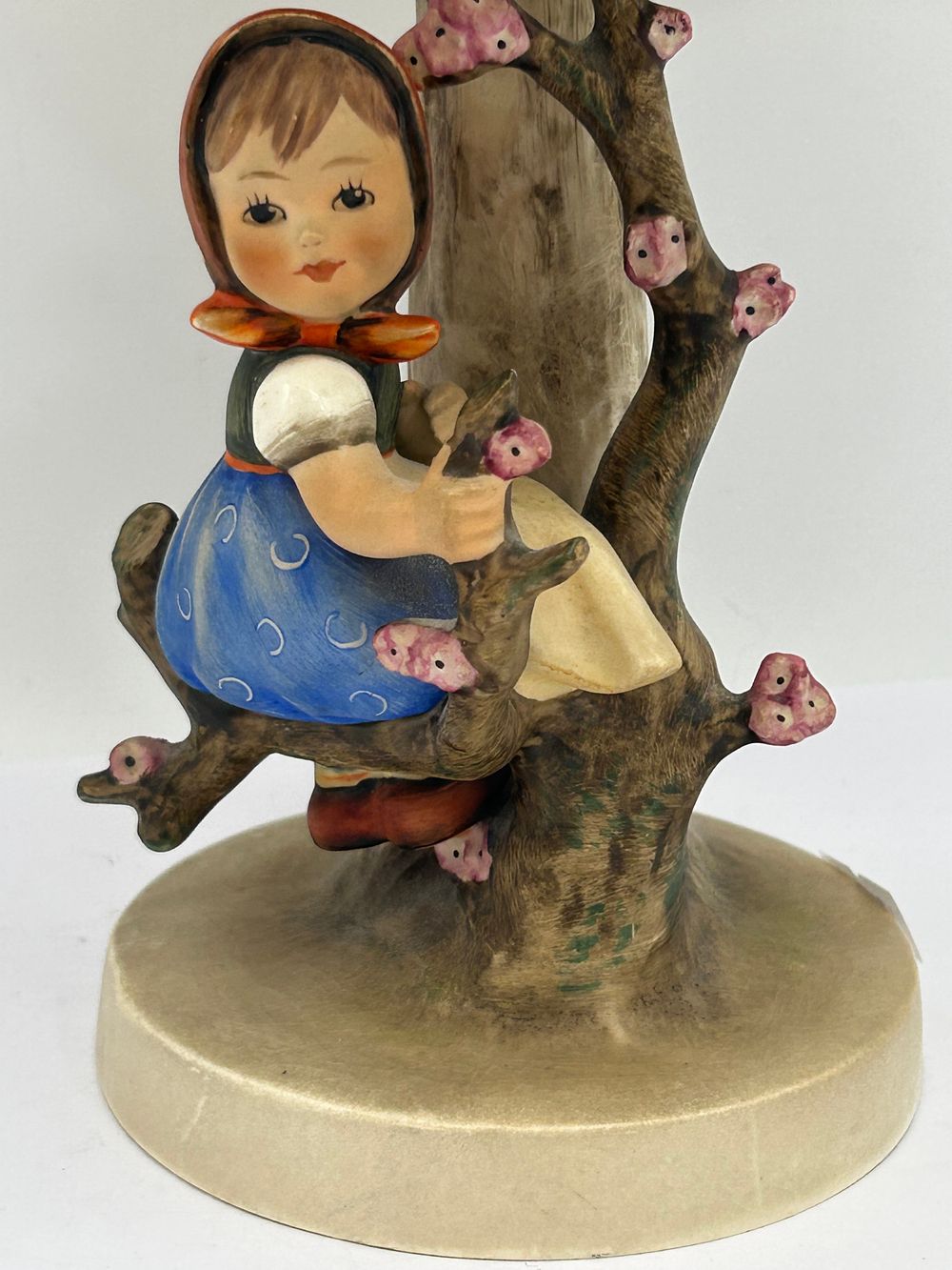 Lot 291: Hummel Little Girl Lamp Standing 15".