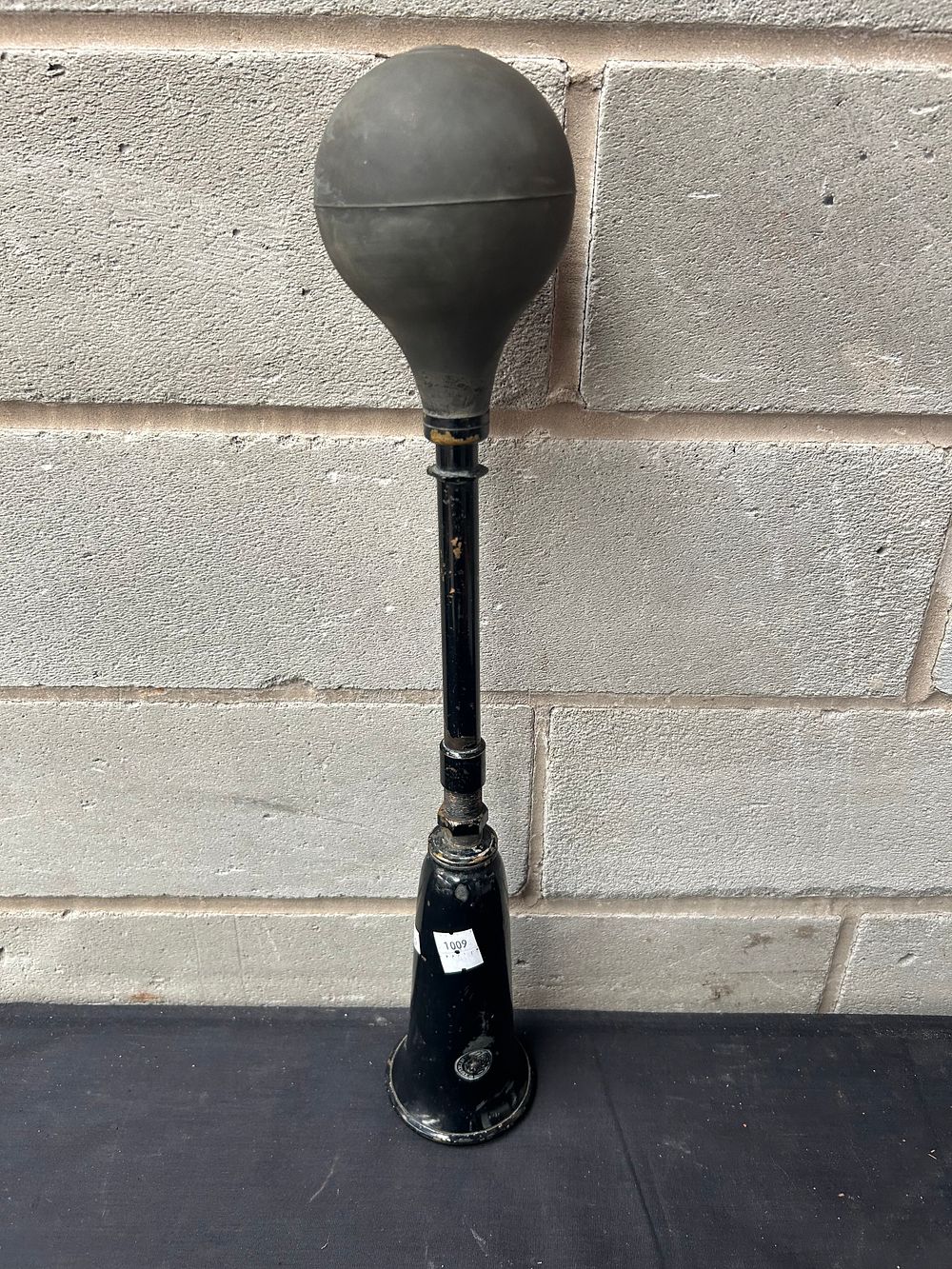 Lot 305: Desmo Birmingham Car Horn 20's/30's