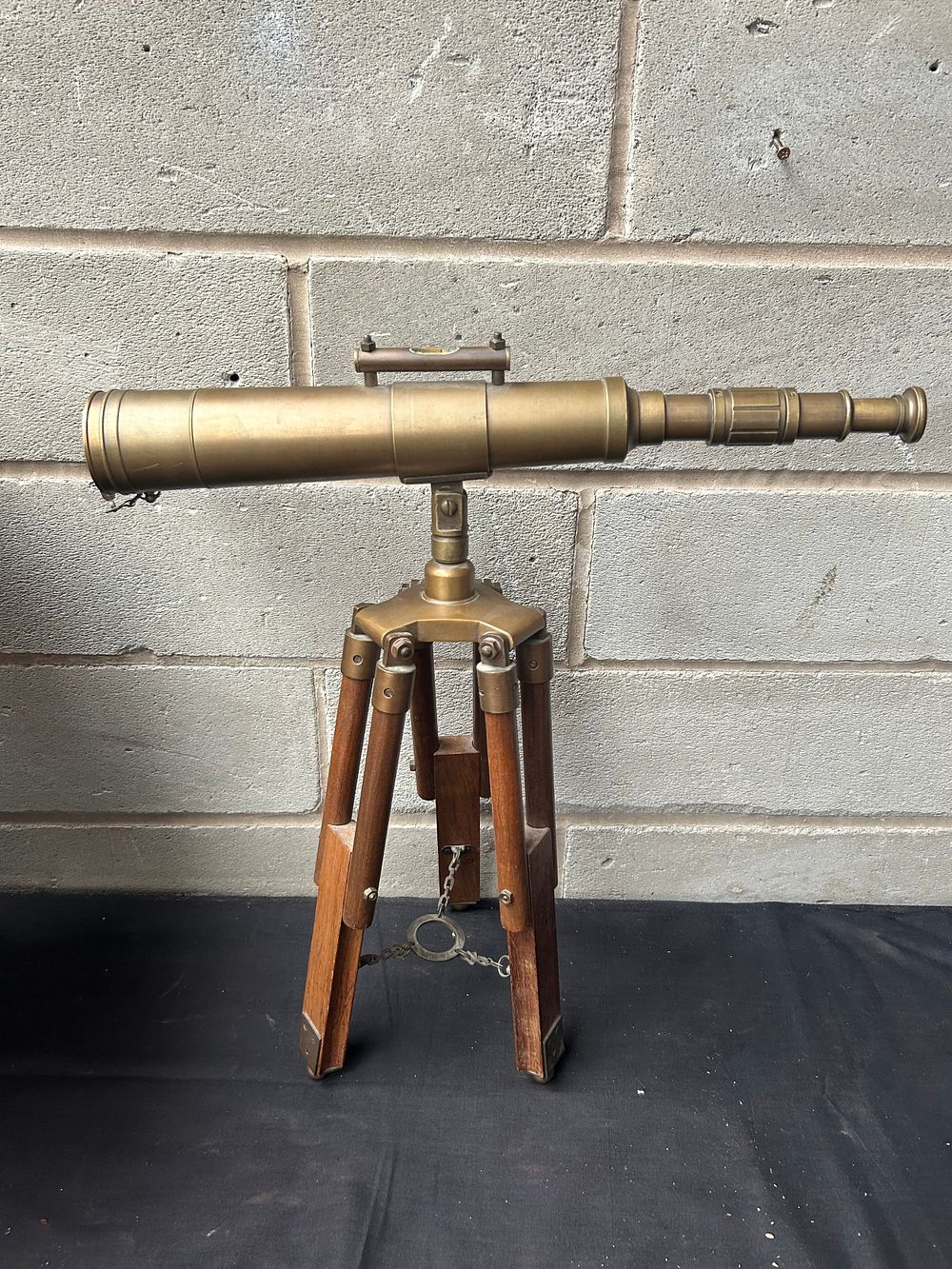 Lot 389: Table Top Telescope On Tripod Standing 20"
