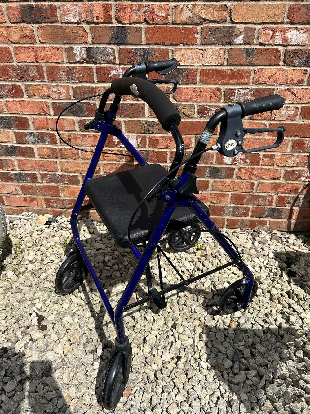 Lot 400: Walking Aid / Seat By Drive Medical.