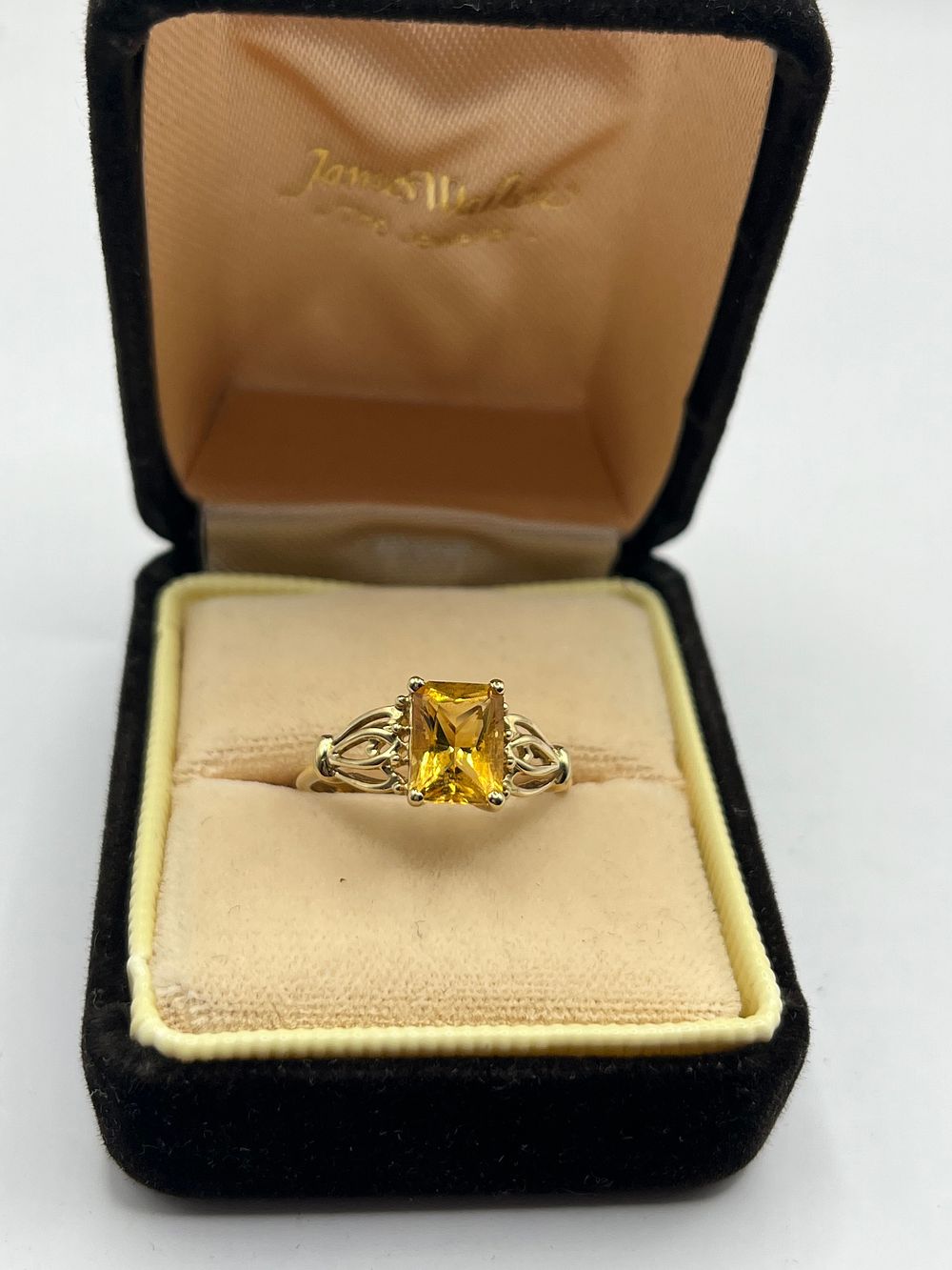 Lot 312: 9ct Citrine Solitaire Filigree Ring, Size N, 1.82g.