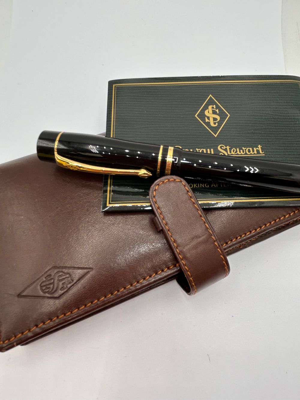 Lot 372: Stunning Conway Stewart Fountain Pen , Wellington, Leather...