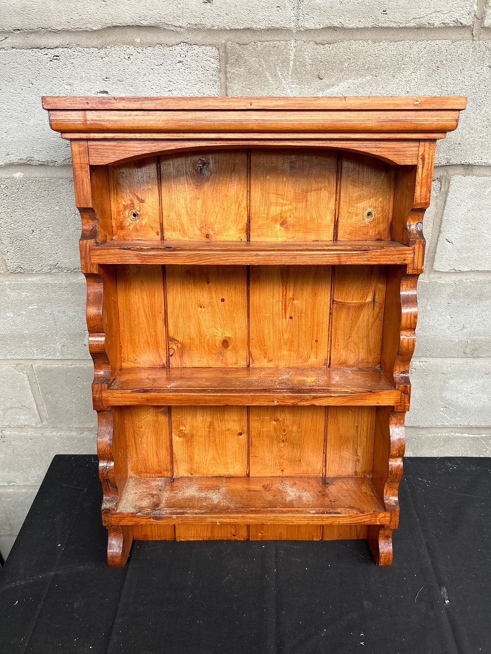 Lot 422: Vintage Pine Wall Hanging Pine Spice Rack