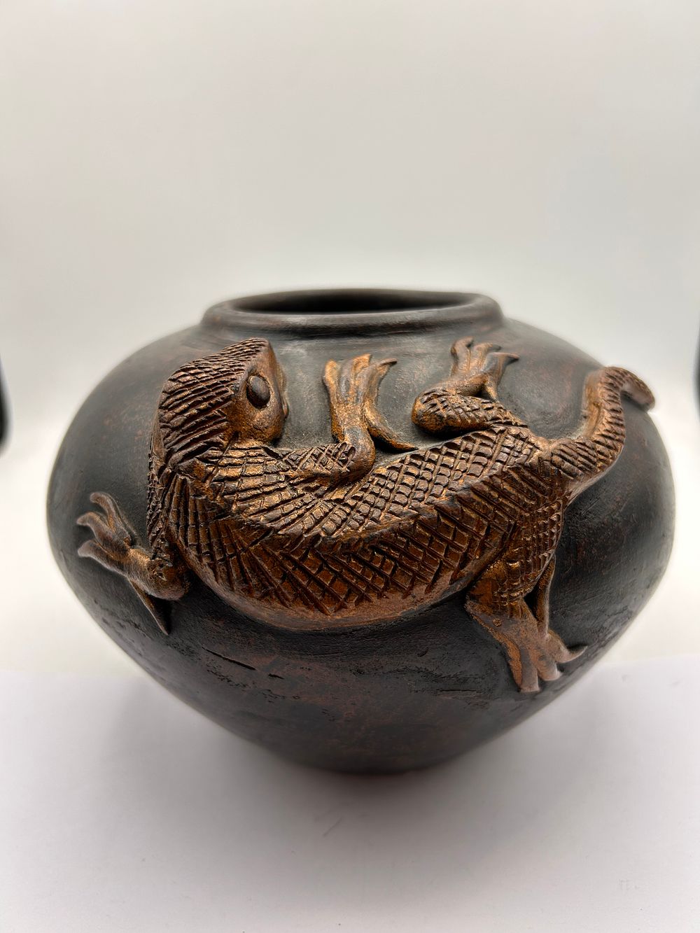 Lot 374: A Large Earthenware Vessel with High-Relief Lizard Decoration 8” Diameter At Widest.