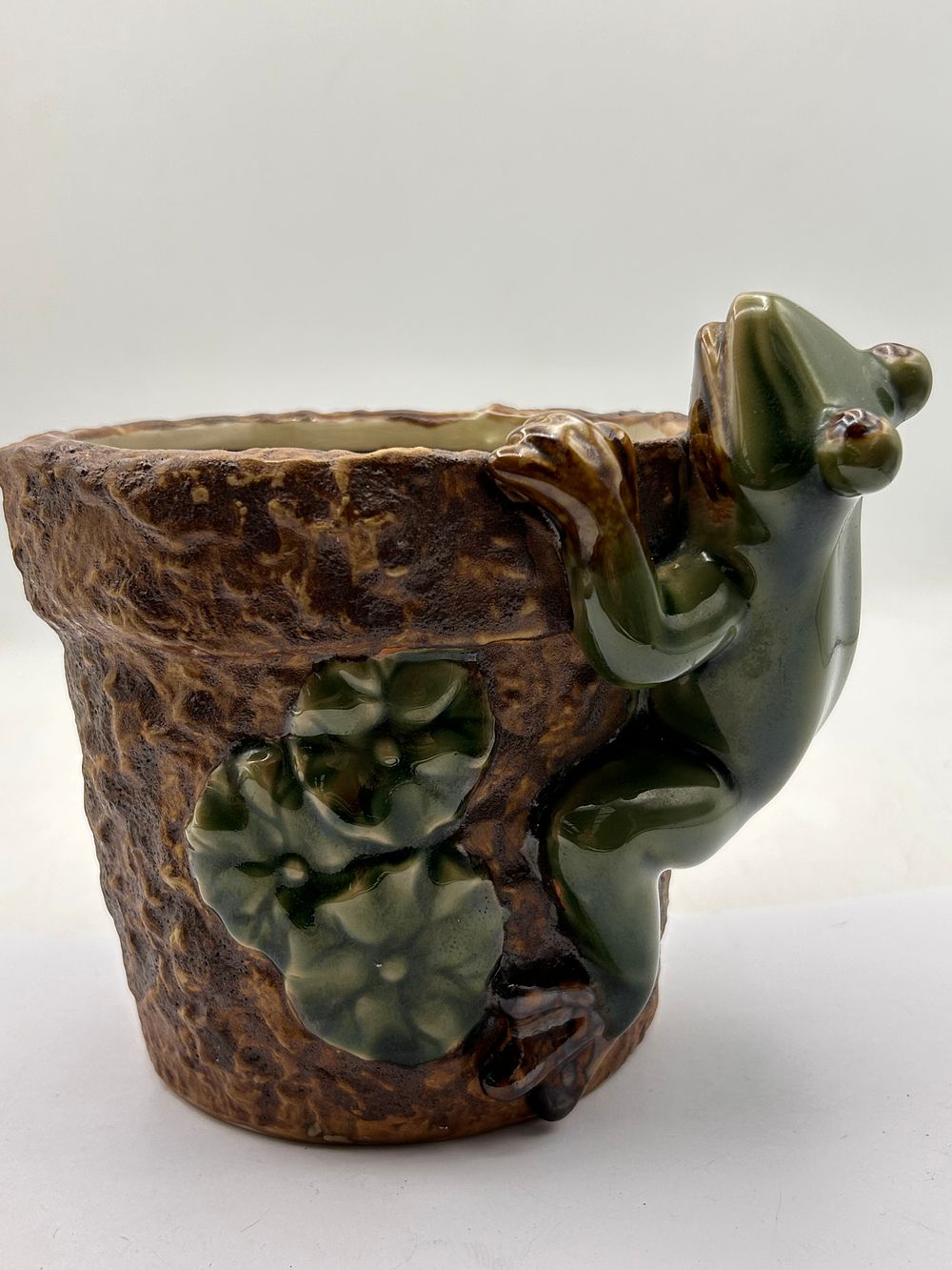 Lot 378: Vintage Ceramic Figural Frog and Lily Pad Planter, 6” Tall