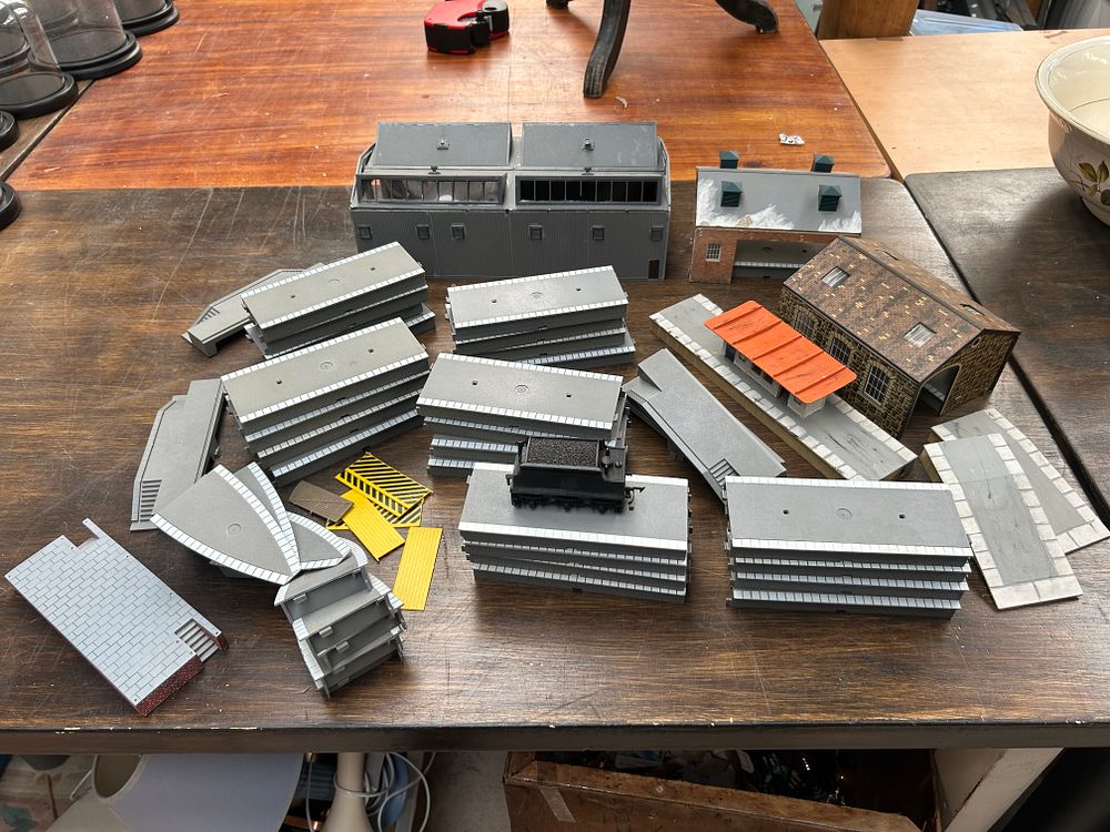 Lot 407: A Collection of Hornby Model Railway Buildings and Accessories
