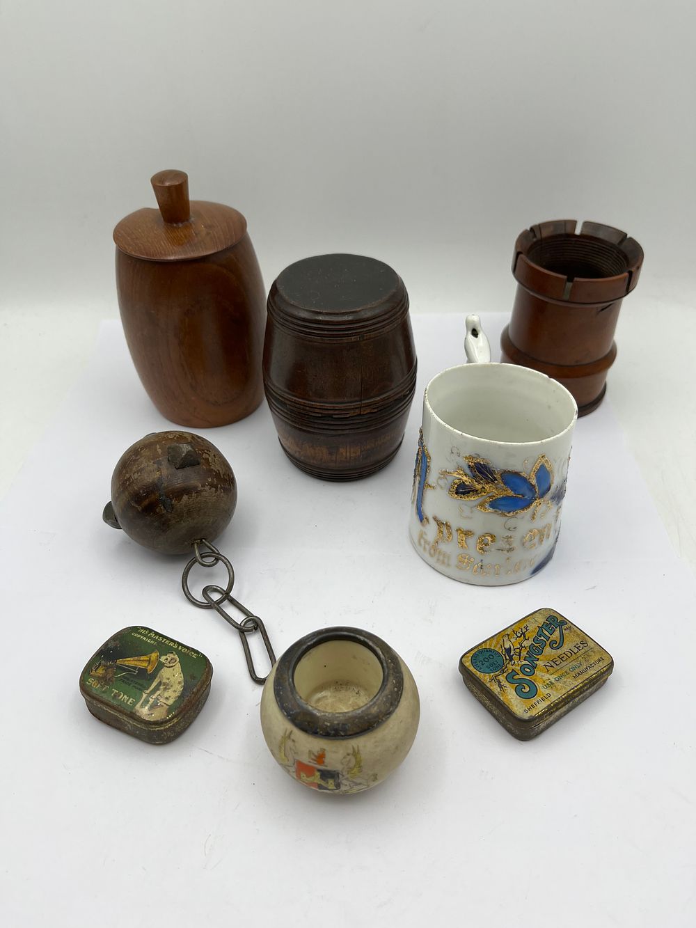 Lot 455: A Collection of Antique and Vintage Objects.