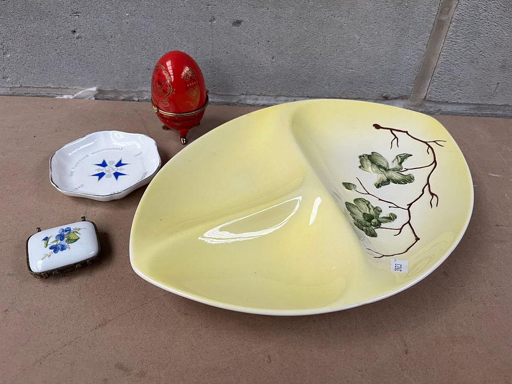 Lot 474: A Group of Decorative Items, including a Carlton Ware 'Australian Design' Divided Serving Dish