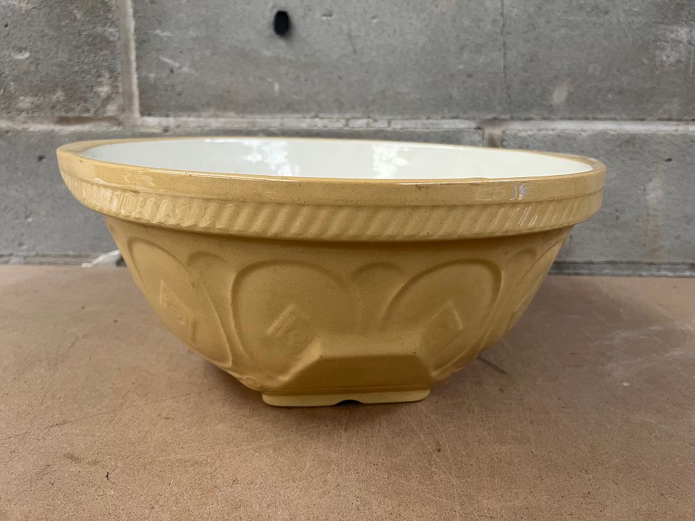 Lot 476: T.G. Green 'Gripstand' Yellow Ware Mixing Bowl