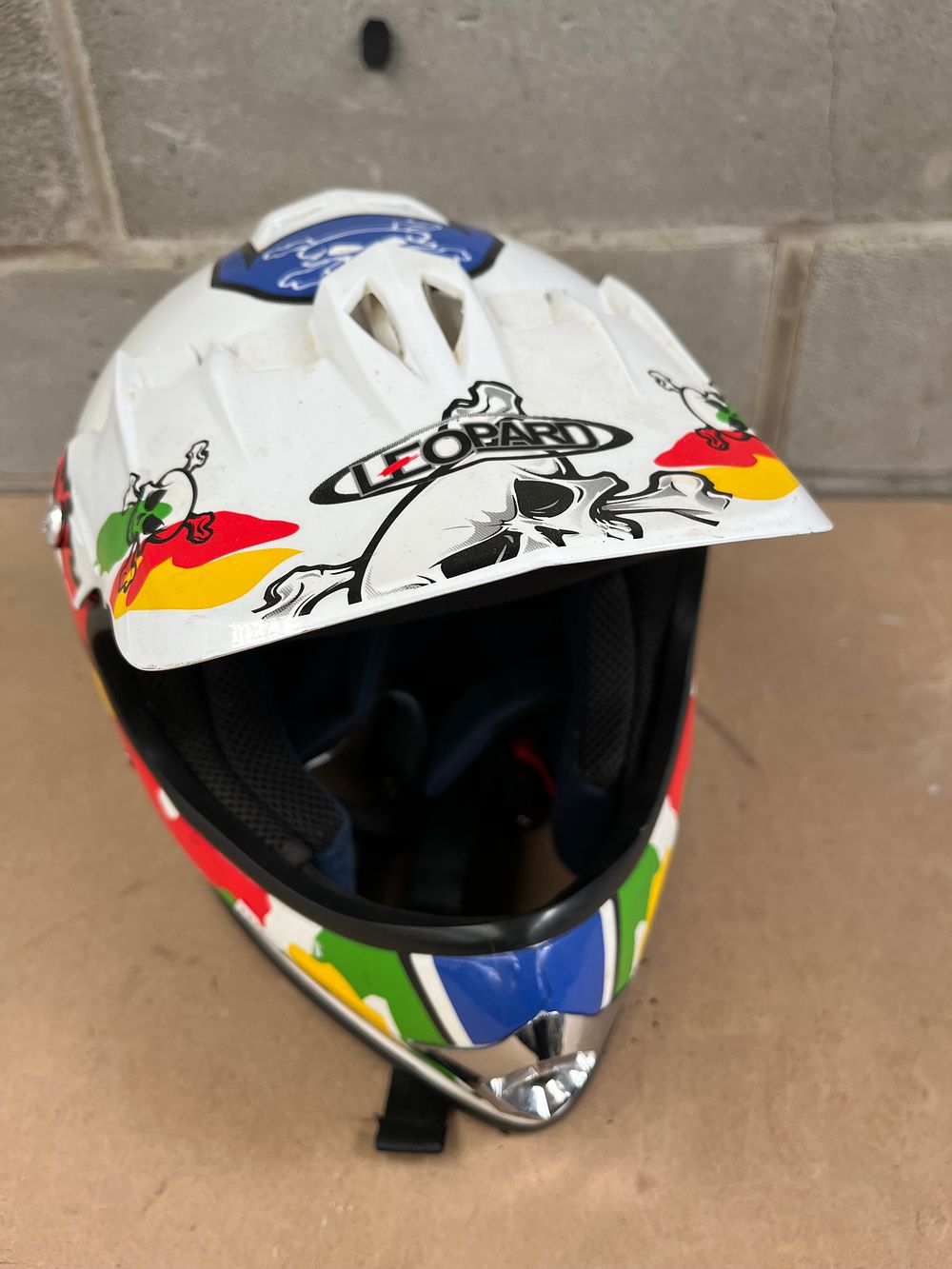 Lot 493: LEOPARD Off-Road/Motocross Full-Face Helmet with Skull Bones Graphic