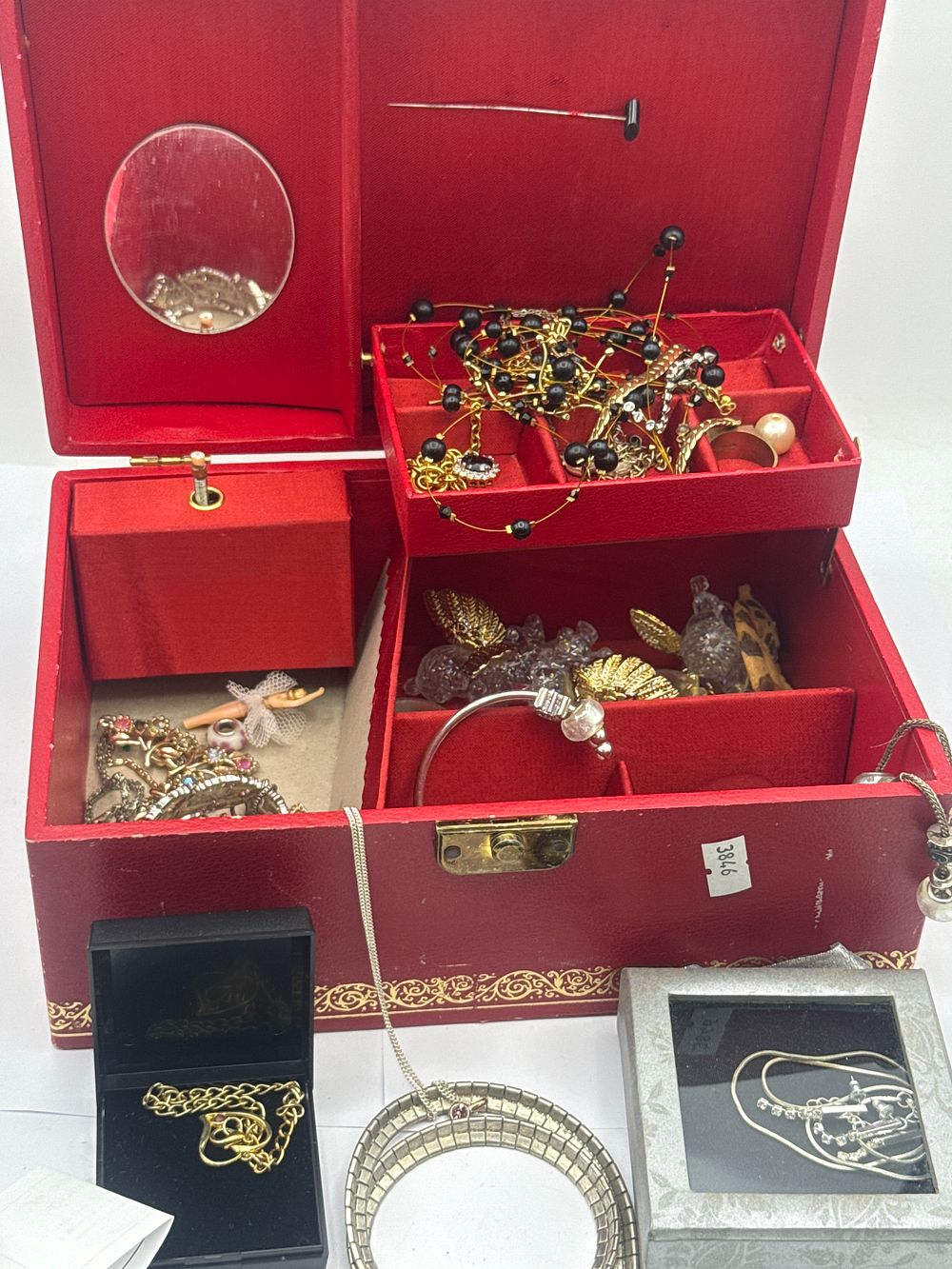 Lot 506: A Vintage Faux Leather Jewelry Box with a Collection of Costume Jewelry