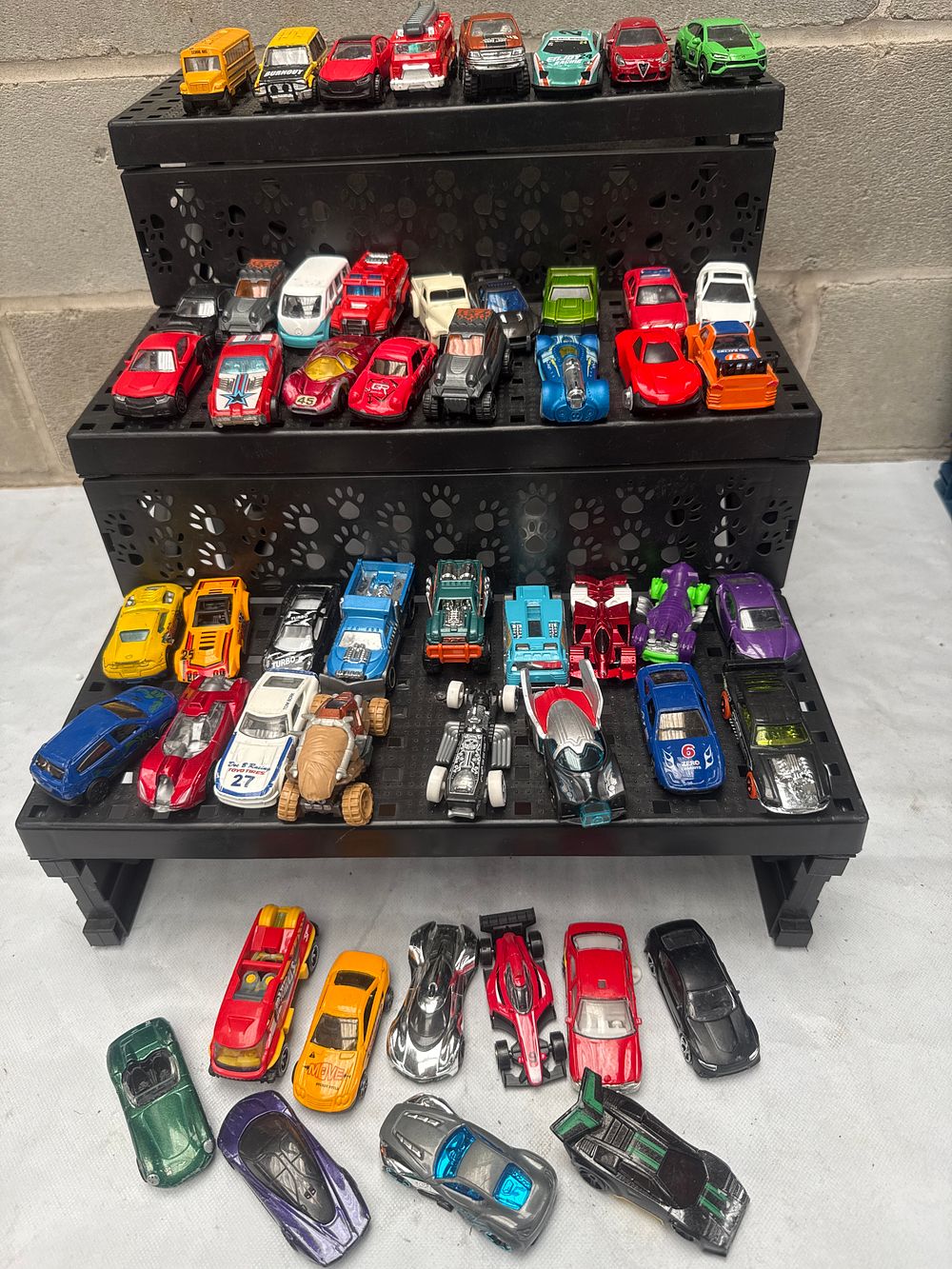 Lot 546: A Collection of Approximately 60 Hot Wheels, Matchbox, and Other Die-Cast Toy Vehicles
