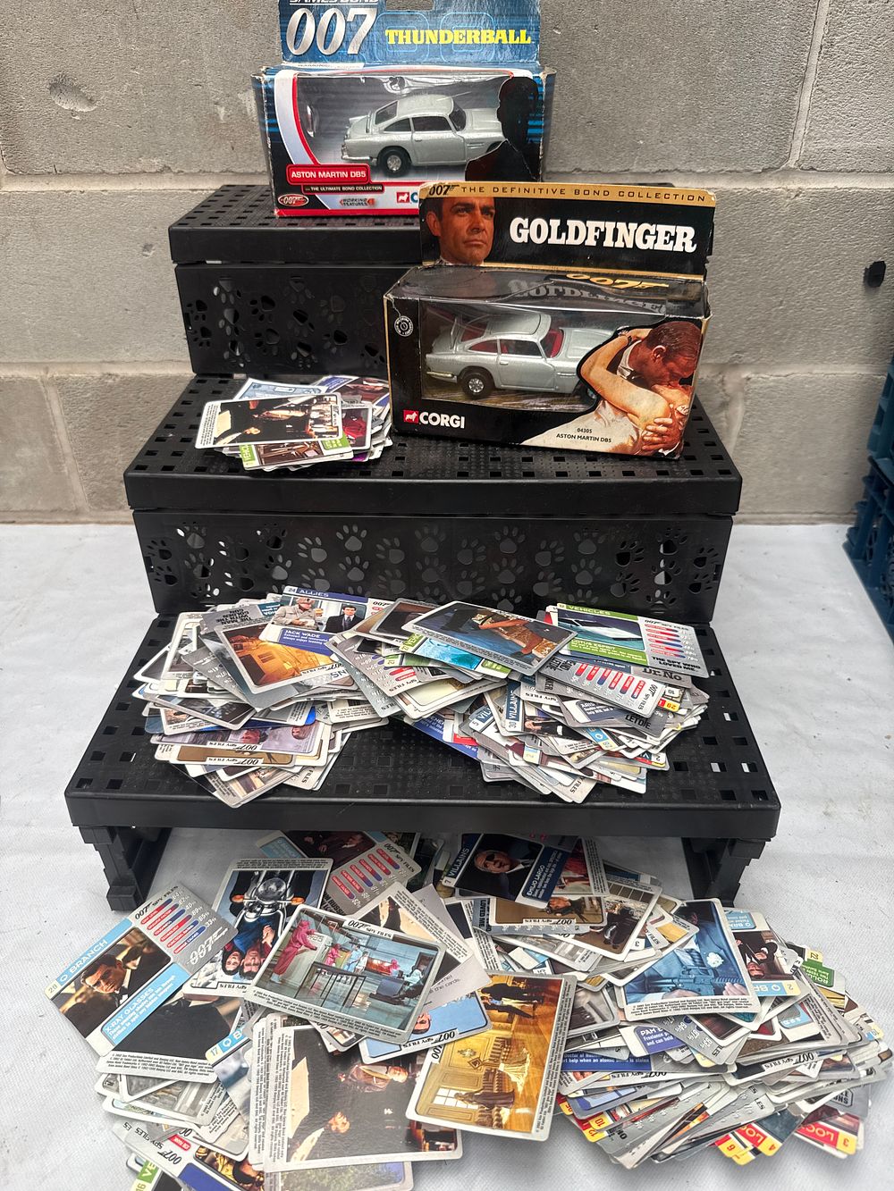 Lot 550: A Collection of James Bond 007 Memorabilia, including Two Boxed Corgi Aston Martin DB5 Vehicles and Trading Cards