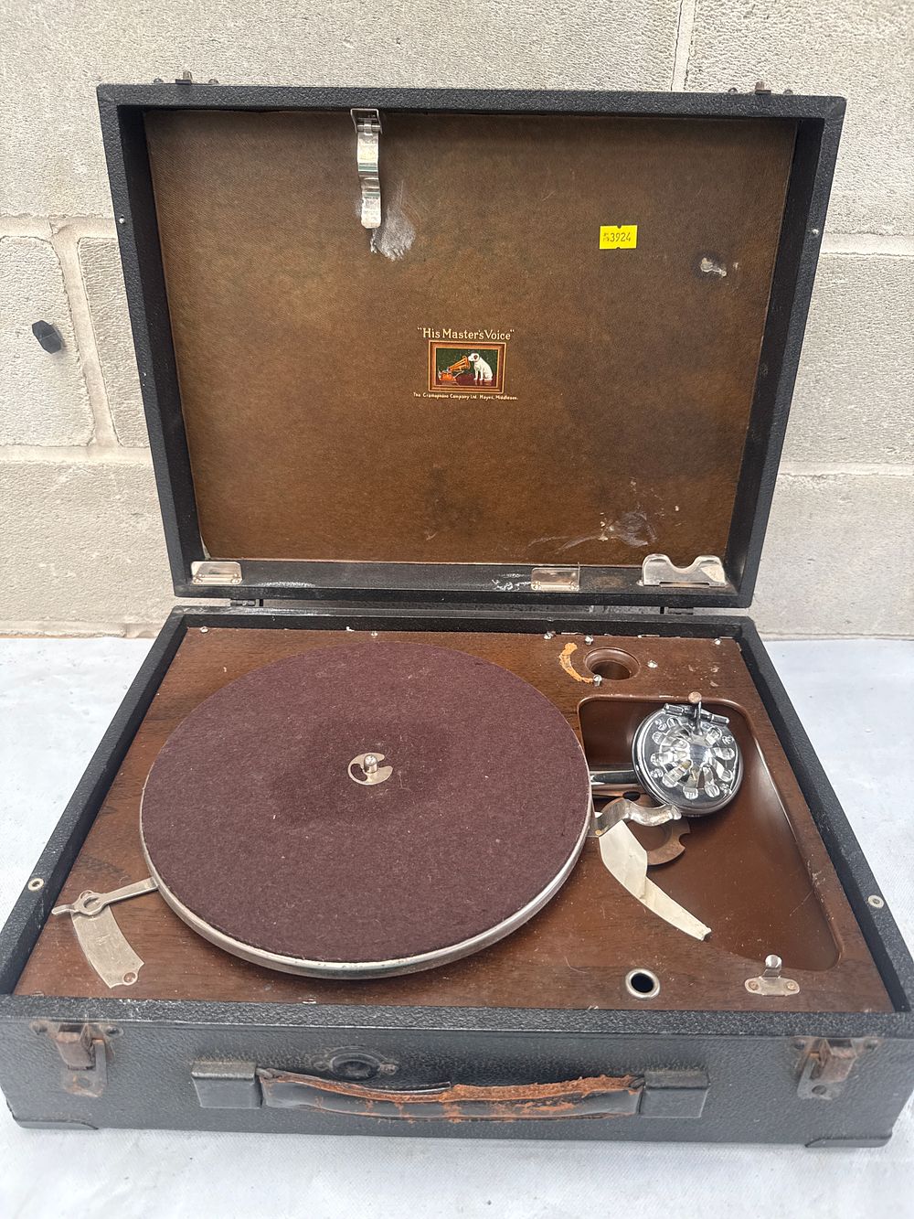 Lot 561: A His Master's Voice (HMV) Model 101 Portable Gramophone, circa 1925-1927