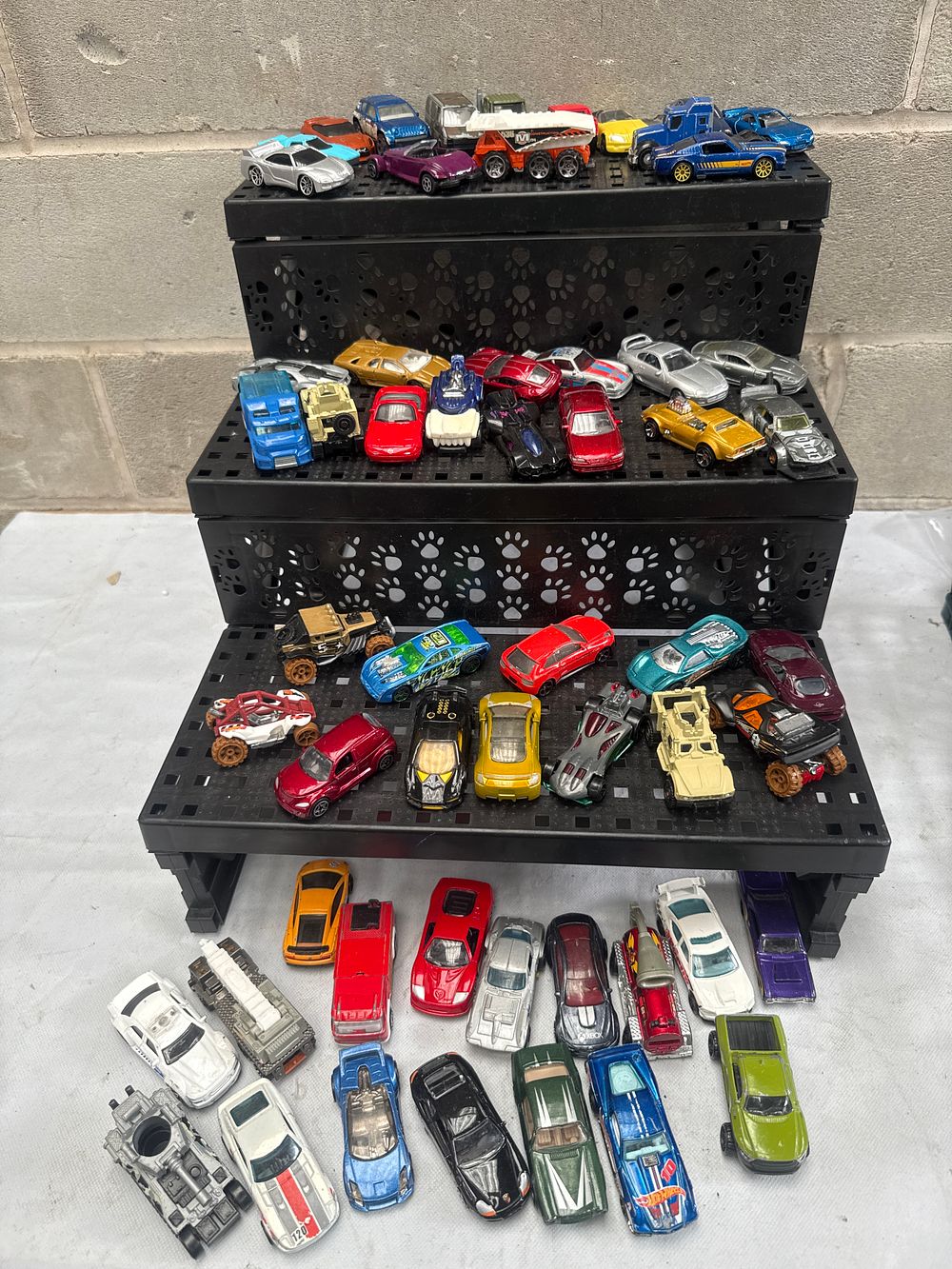 Lot 566: A Collection of Approximately 60-70 Hot Wheels and Matchbox Die-cast Cars and Trucks