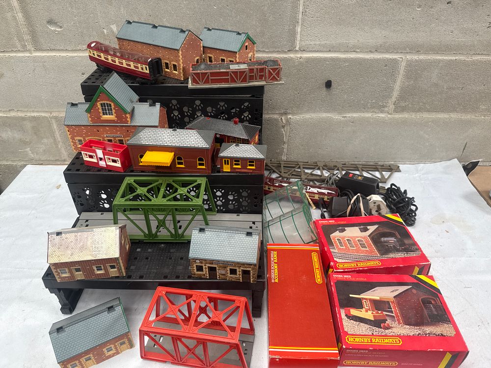 Lot 569: A Collection of Hornby Railways OO Gauge Model Railway Structures and Accessories, with Tyco Bridge and Trestle Set Components