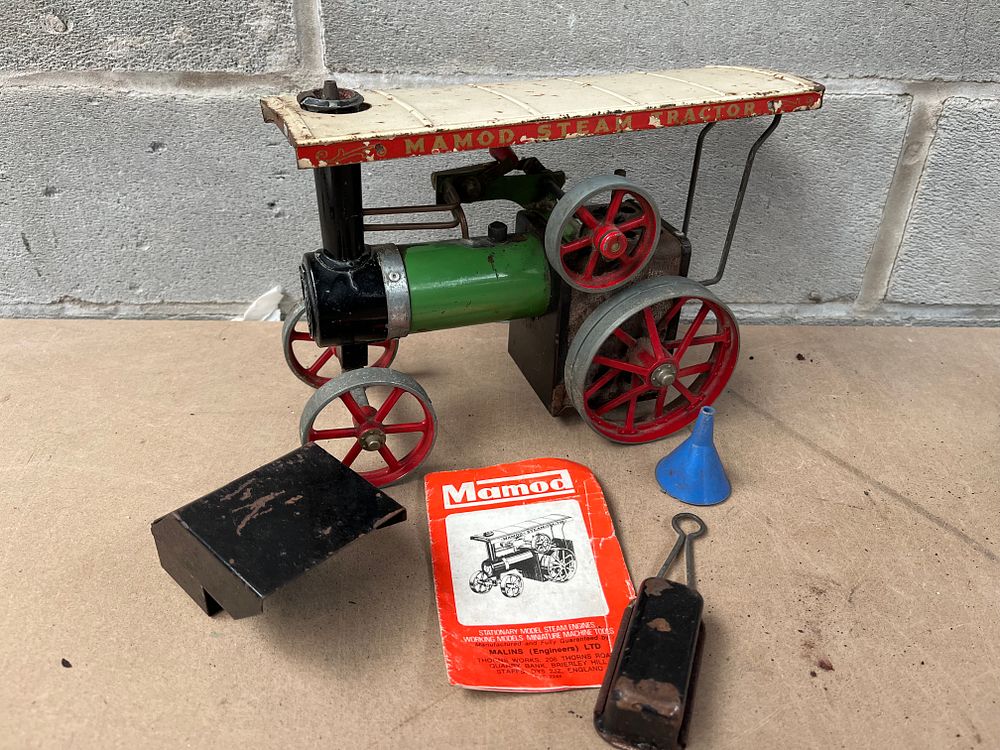 Lot 601: A Mamod T.E.1 Steam Traction Engine, 10” x 7”