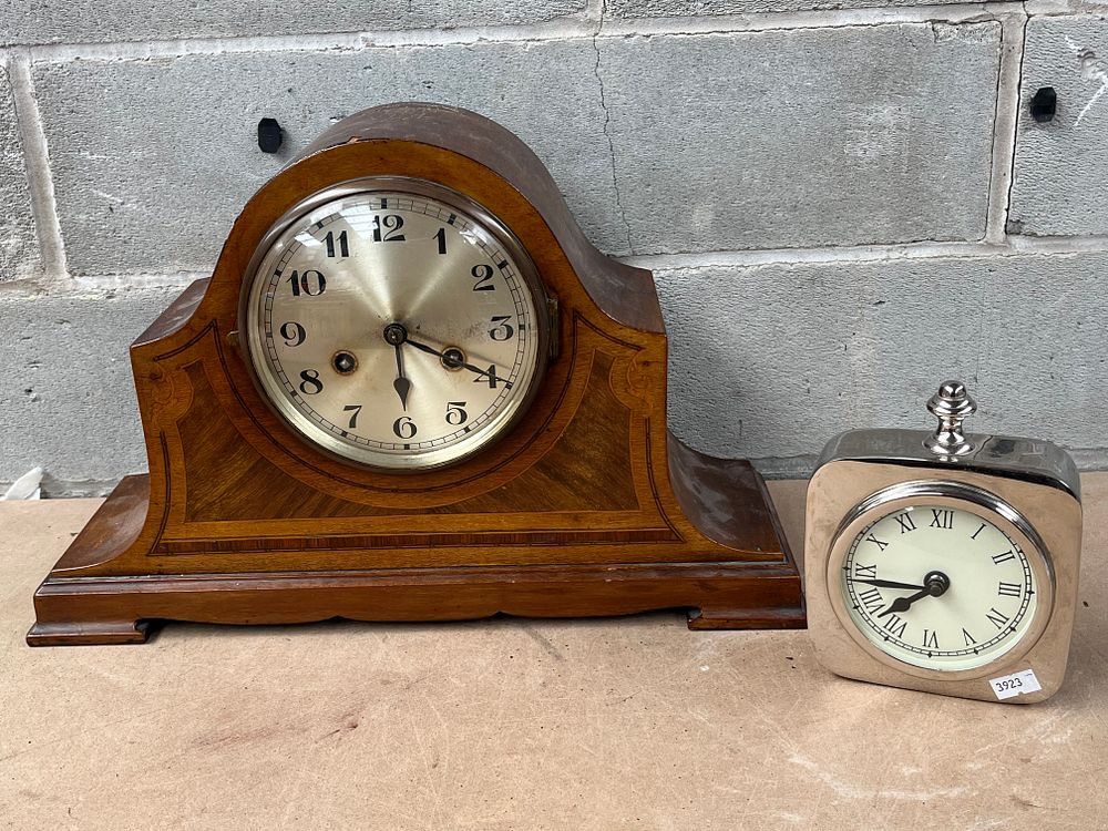 Lot 608: A Pair of Clocks, comprising an Early 20th Century Mantel Clock and a Modern Desk Clock