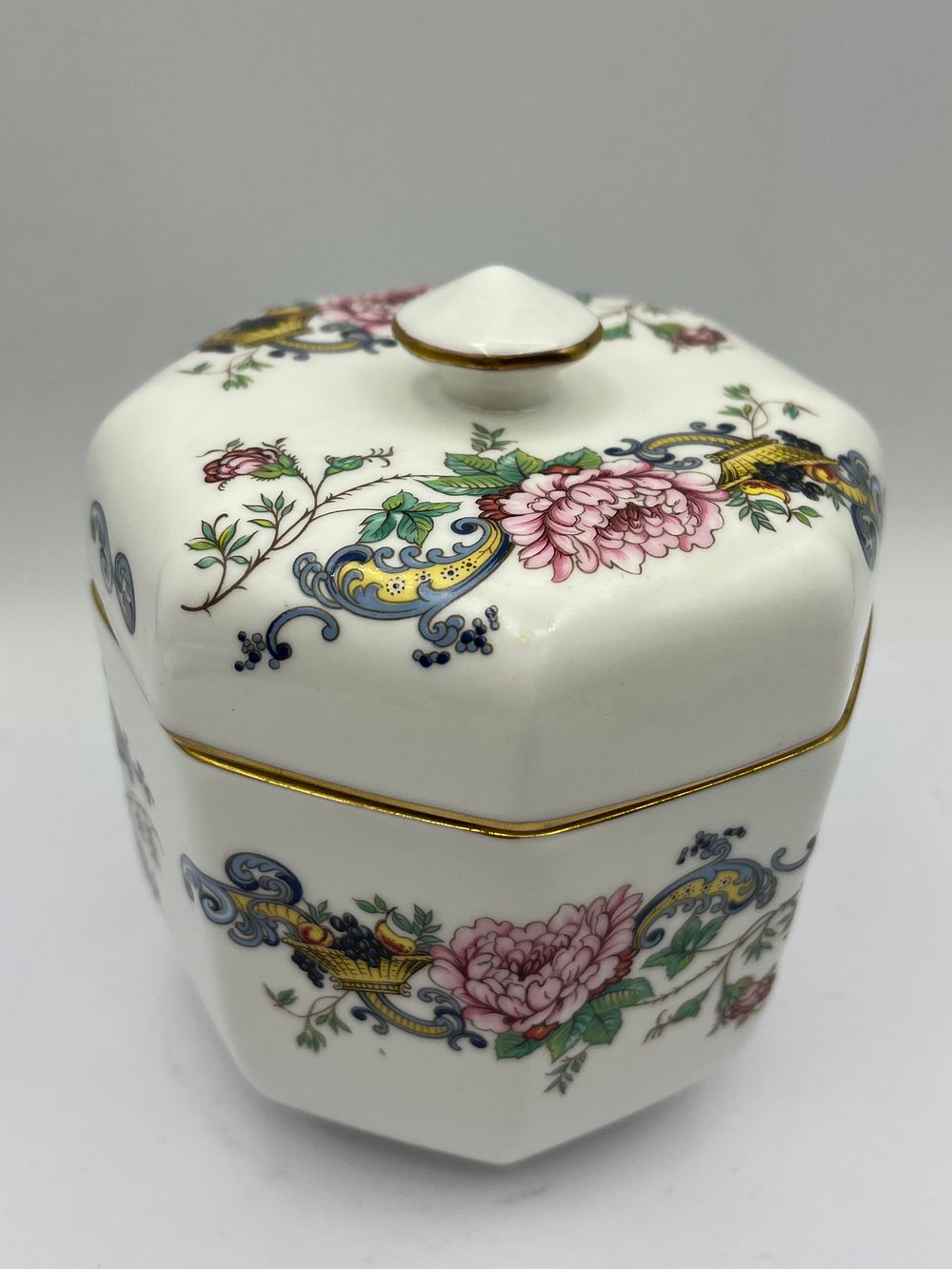 Lot 618: Crown Staffordshire Chelsea Manor Octagonal Lidded Jar, 5” x 5”