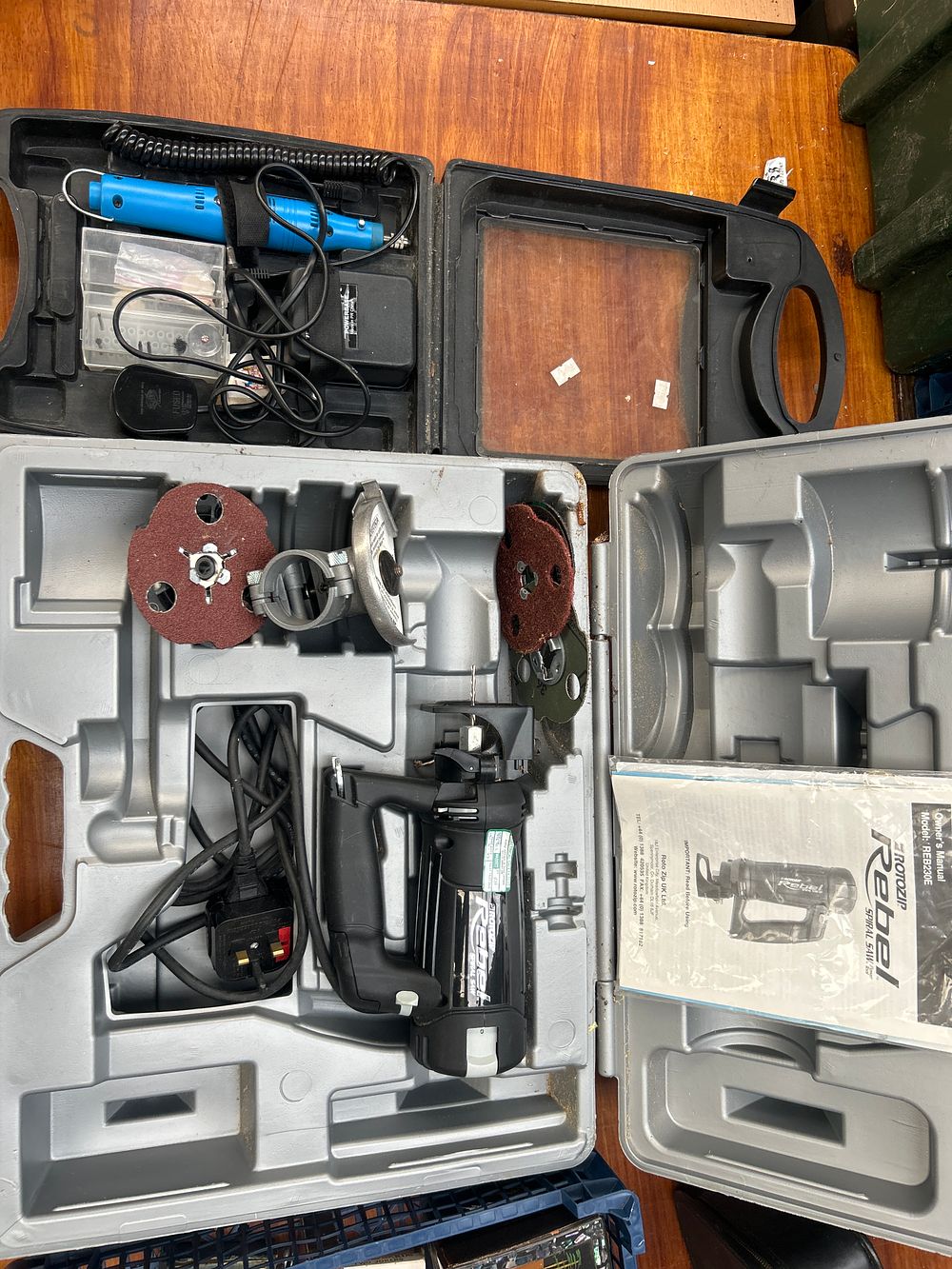 Lot 630: Two Power Tool Kits: A ROTOZIP Rebel Spiral Saw, Model REB230E, and a POWERBASE Rotary Tool