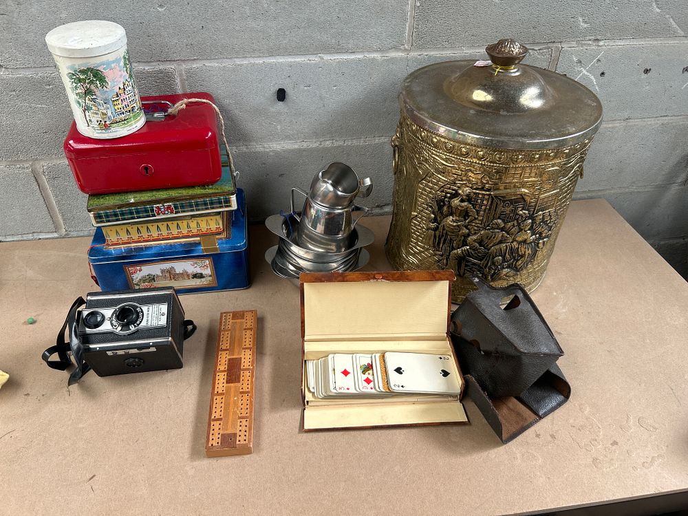 Lot 631: A Large Collection of Vintage Decorative and Functional Objects, including a Coronet TWELVE-20 Camera