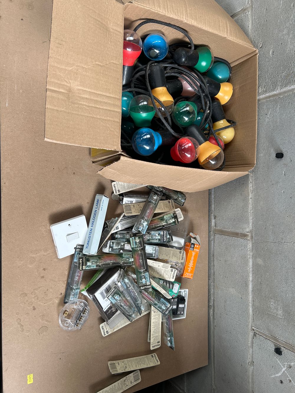 Lot 654: A Collection of Lighting and Electrical Components