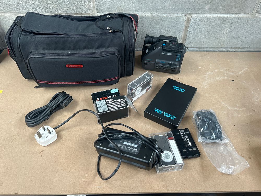 Lot 667: Vintage Ferguson Videostar FC 31 VHS-C Camcorder Kit, Working Order