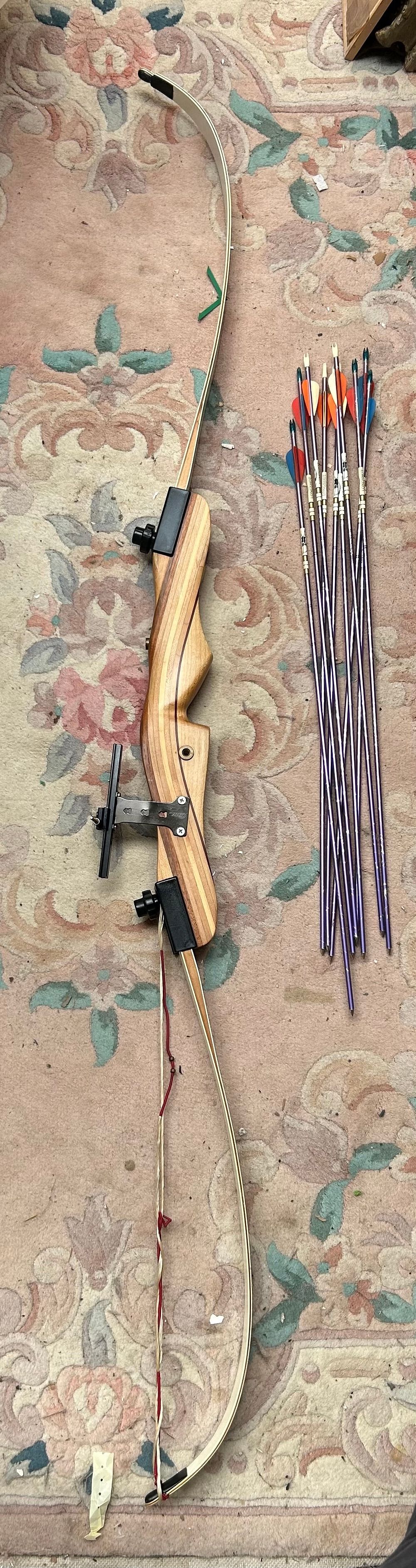 Lot 683: LONGSHOT TD-01 TRAINER Takedown Recurve Bow with Group of Arrows and Quiver, 18+ Buyers Only