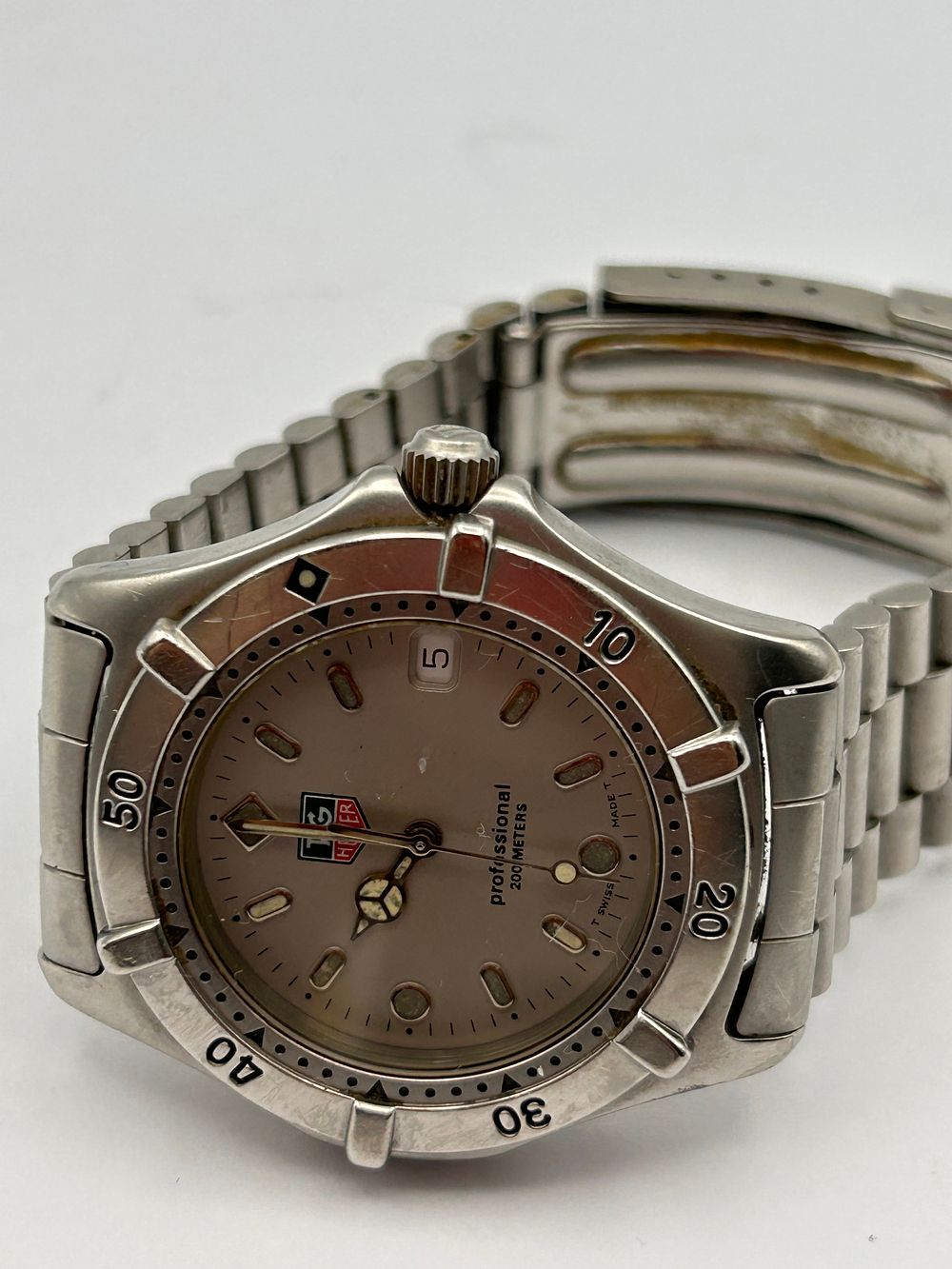 Lot 167: TAG Heuer Professional 2000 WE1111-2 Stainless Steel Diver's Wristwatch