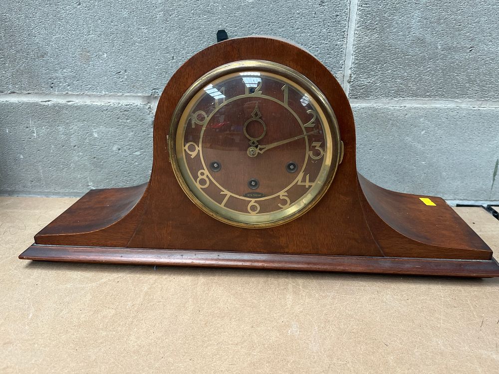Lot 330: New Haven Clock Co. 'Newbury-4 W' Westminster Chime Mantel Clock, Mid-20th Century