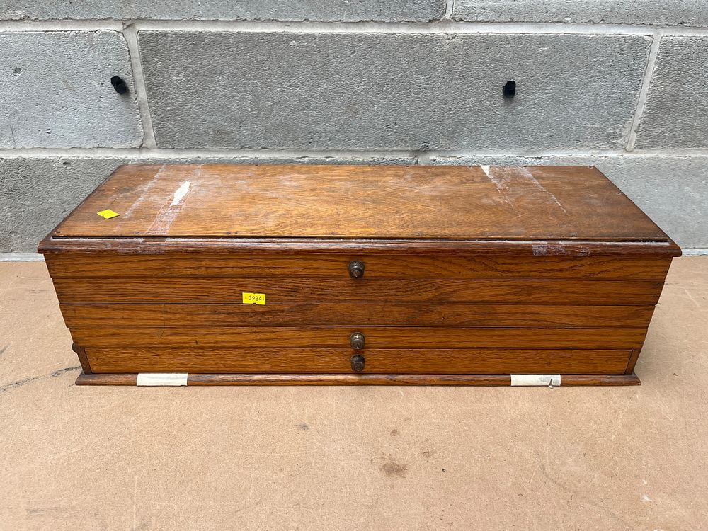 Lot 368: Vintage Oak Cantilever Tool Chest, 22” x 8” x 6.5”