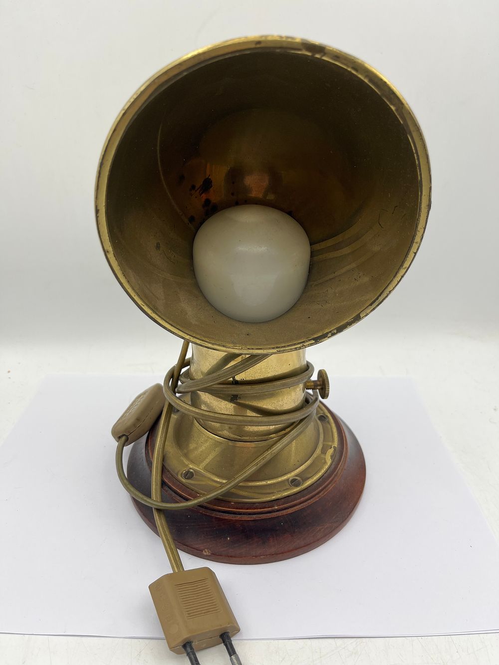 Lot 501: A Vintage Brass Nautical Searchlight Table Lamp, 9.5” x 6”.