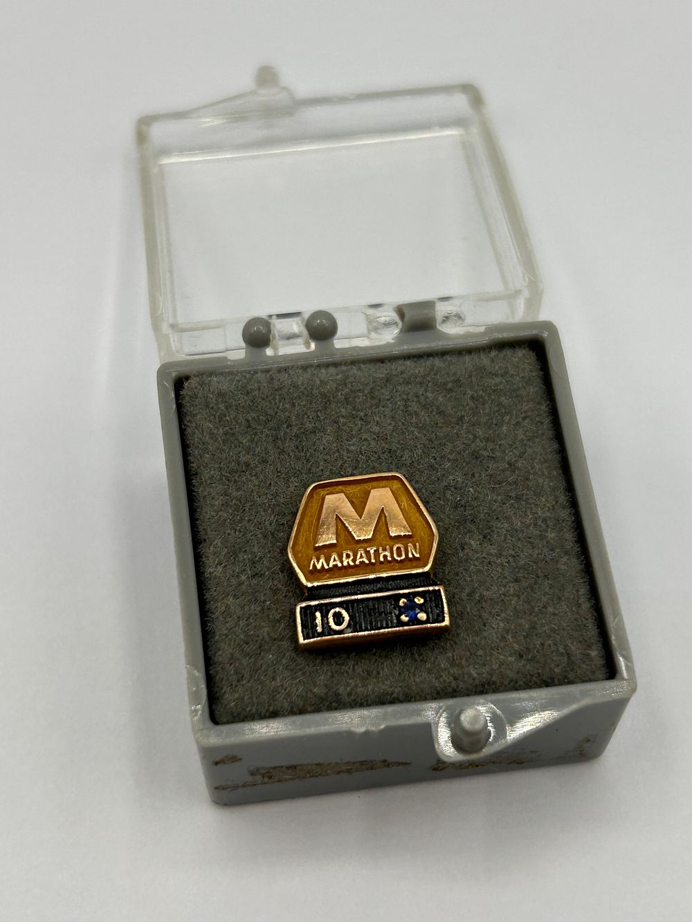 Lot 319: Marathon Oil Co. 10 Year Service Lapel Pin, 10ct Gold