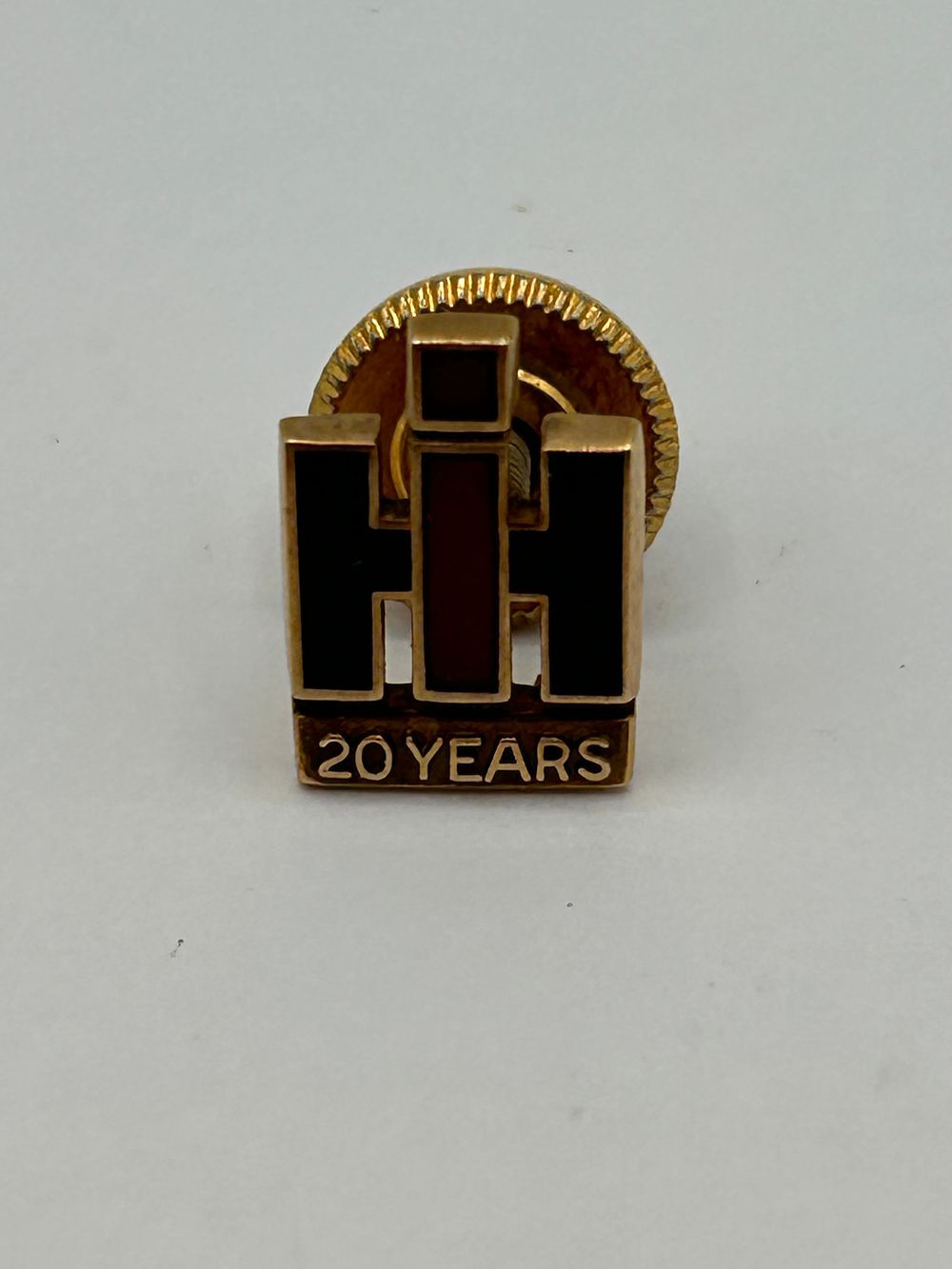 Lot 321: International Harvester 20 Year Employee Service Award Lapel Pin 10 ct.