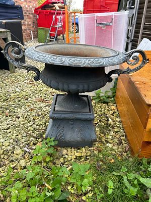 A Victorian Cast Iron Garden Urn, 27 Inch Tall, 24 Inch Diameter. A large, classical-style 