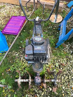 Garden Tiller with Briggs & Stratton 3.5 Classic Engine. A gasoline-powered garden tiller 