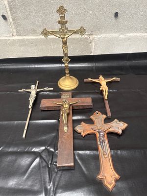 A Group of Five Vintage Christian Crucifixes, Largest 12”. This lot comprises a group of five 