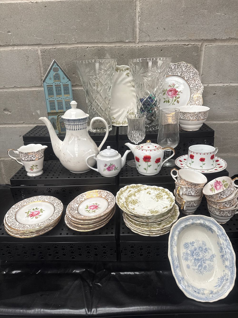 Lot 312: A Collection of Vintage Porcelain, Ceramic, Glass, and Metal Decorative Wares