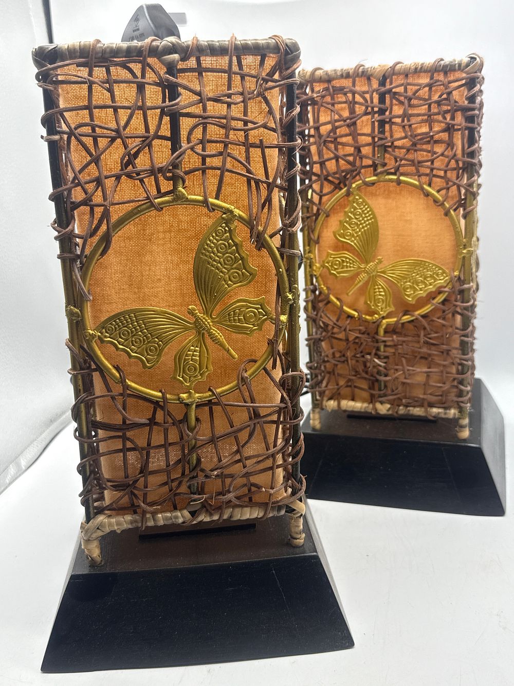 Lot 402: A Pair of Contemporary Decorative Woven Natural Fiber and Fabric Accent Lamps with Butterfly Ornaments, 13.5” Tall
