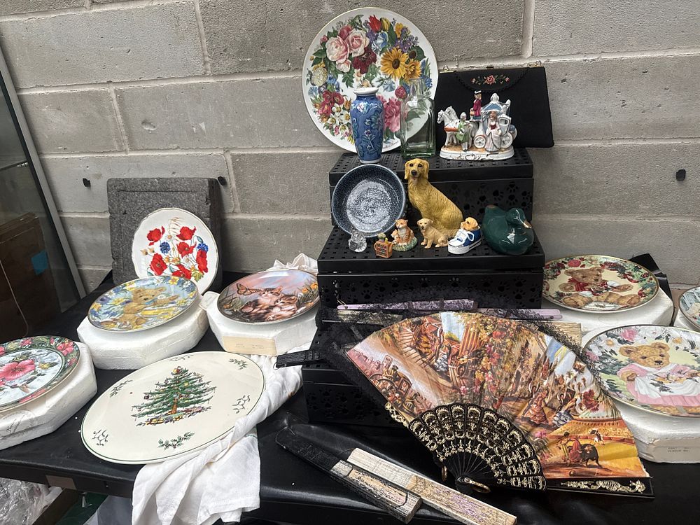 Lot 467: A Collection of Franklin Mint, Spode, Royal Albert, and other Decorative Collectibles