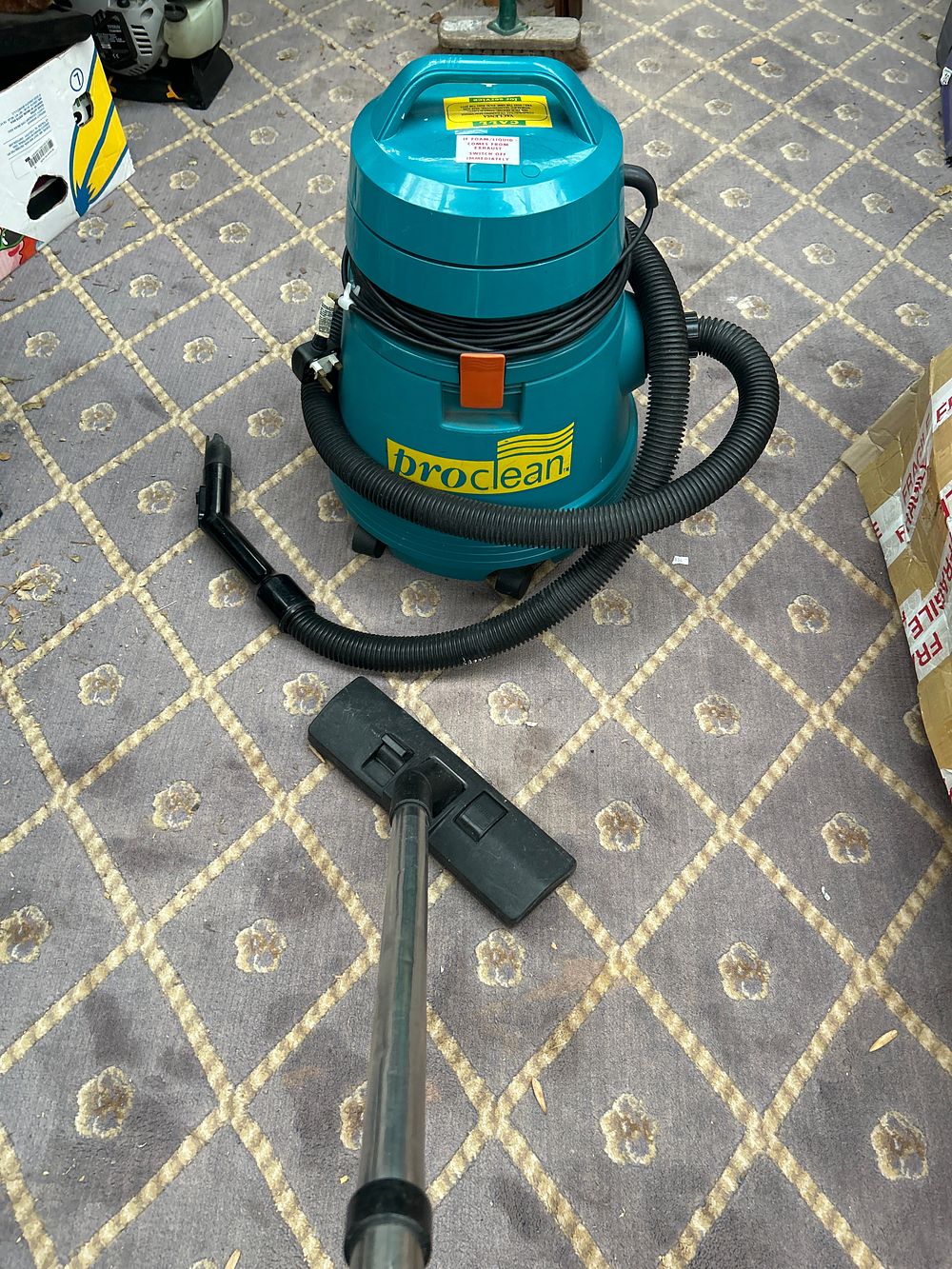 Lot 477: A 'proclean' Industrial-Style Wet/Dry Vacuum Cleaner, in Working Order