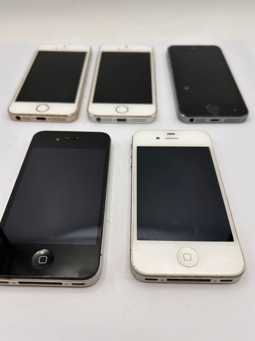 Lot 494: Five Apple iPhone 4/4S and 5/5S/SE Series Smartphones