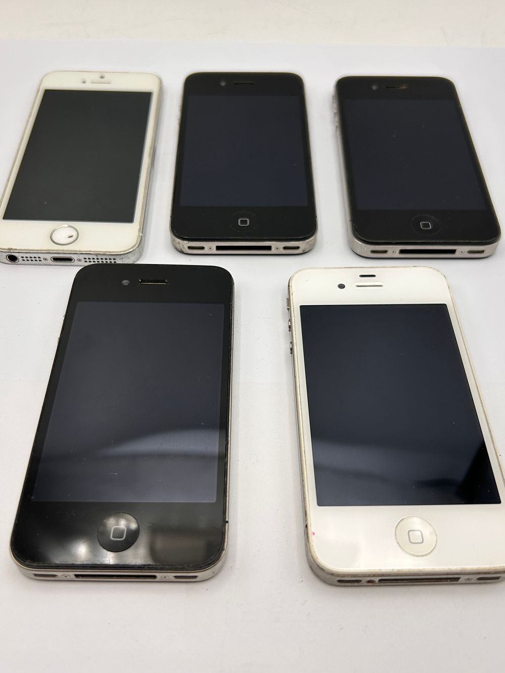 Lot 496: A Group of Five Apple iPhones, including iPhone 4, 4S, and 5 models