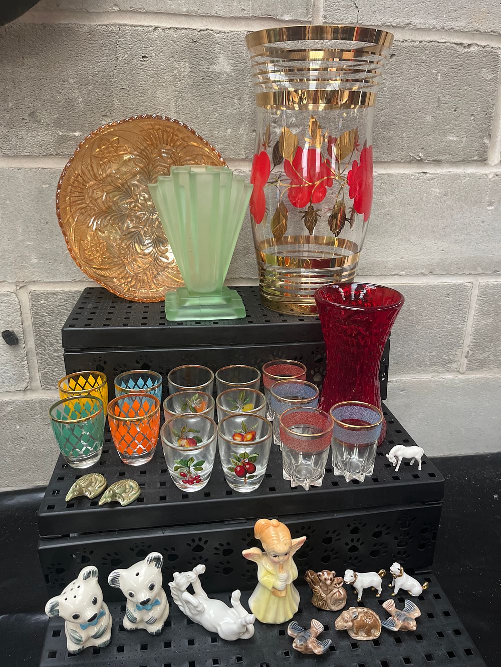 Lot 293: A Collection of Vintage Glassware and Ceramic Figurines