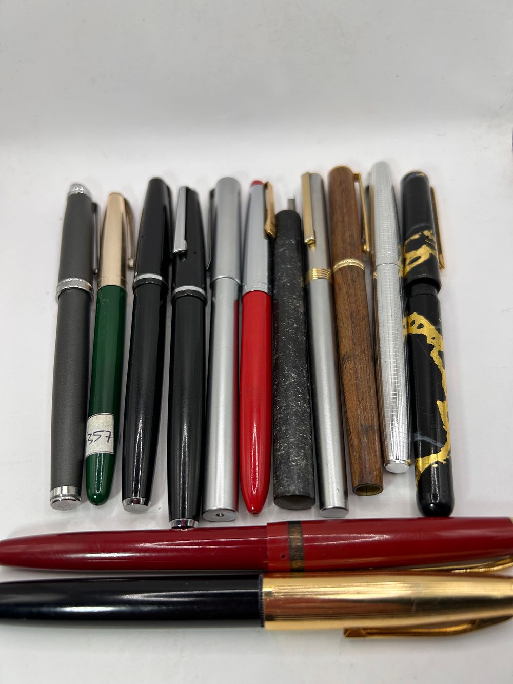 Lot 345: A Collection of 13 Assorted Vintage and Modern Writing Instruments